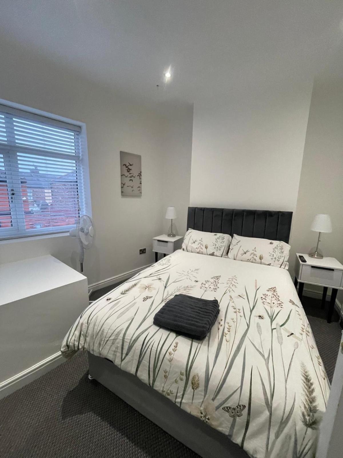 Spacious 2 Bedroom Apartment Liverpool Exteriör bild