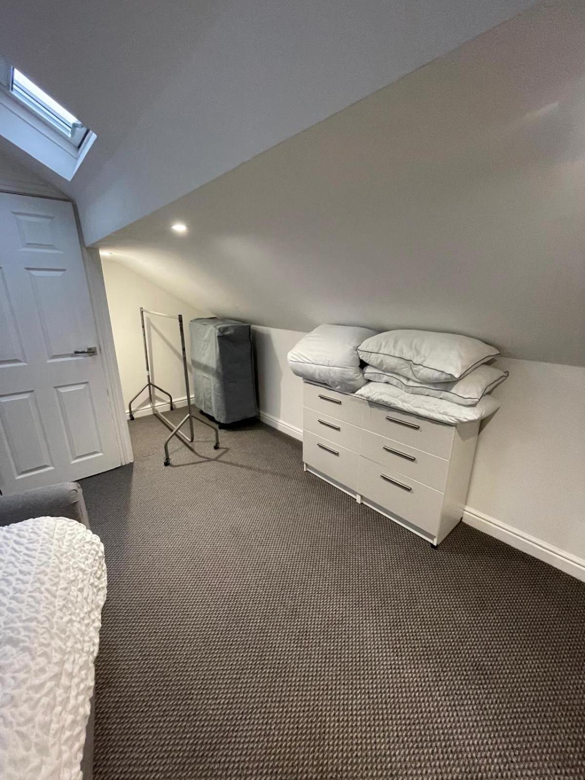 Spacious 2 Bedroom Apartment Liverpool Exteriör bild