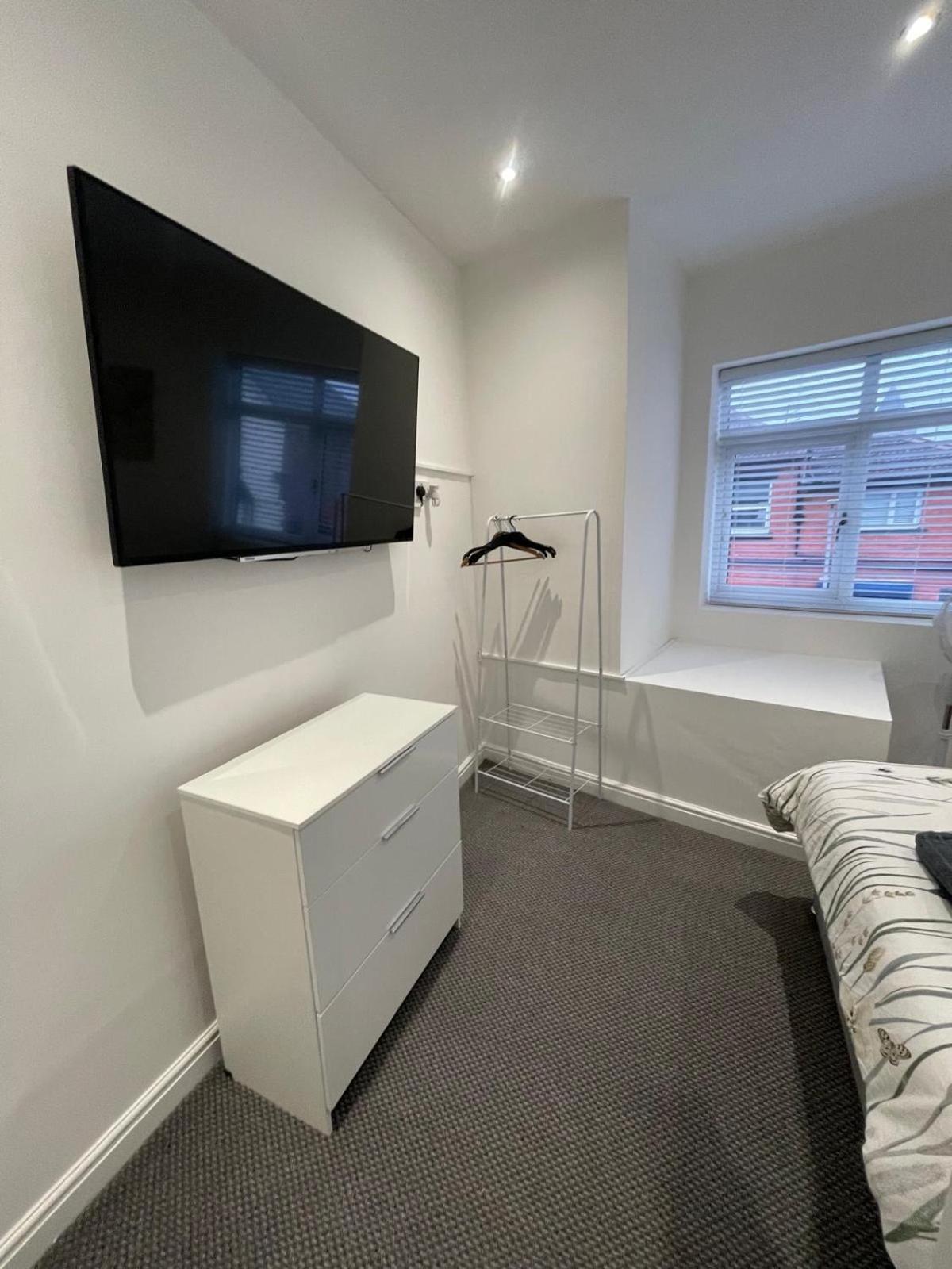Spacious 2 Bedroom Apartment Liverpool Exteriör bild