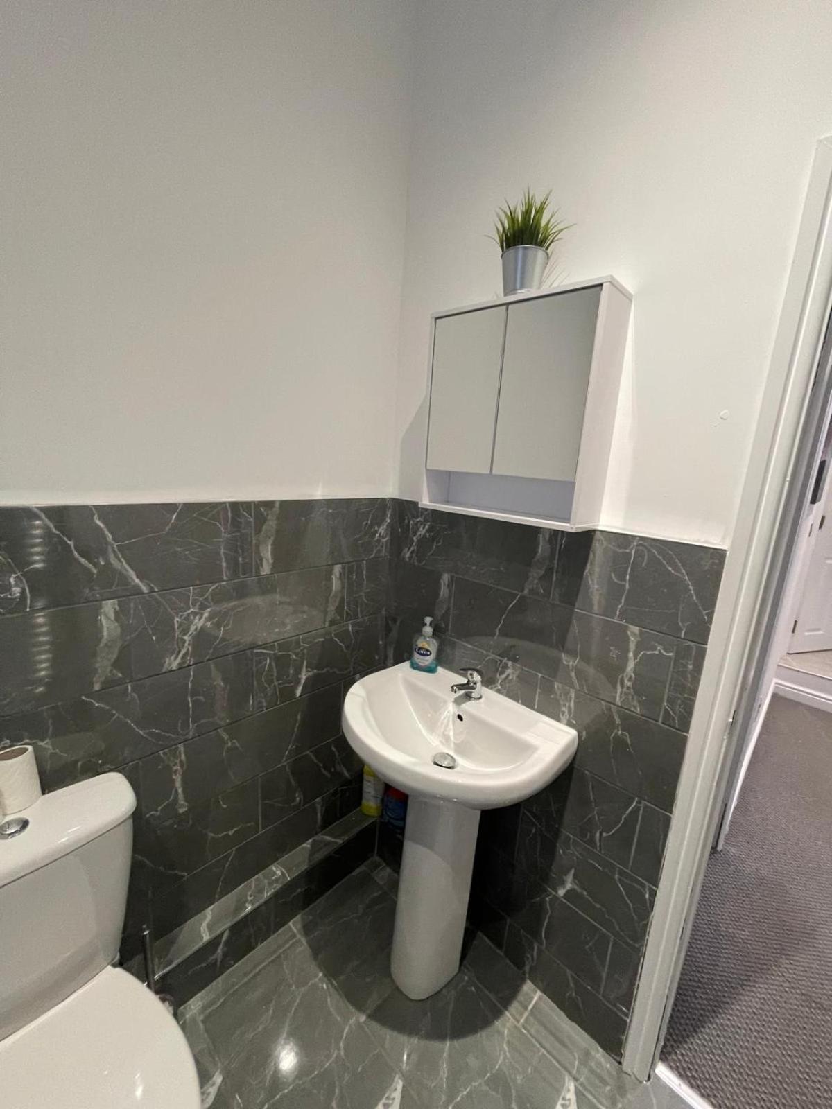 Spacious 2 Bedroom Apartment Liverpool Exteriör bild